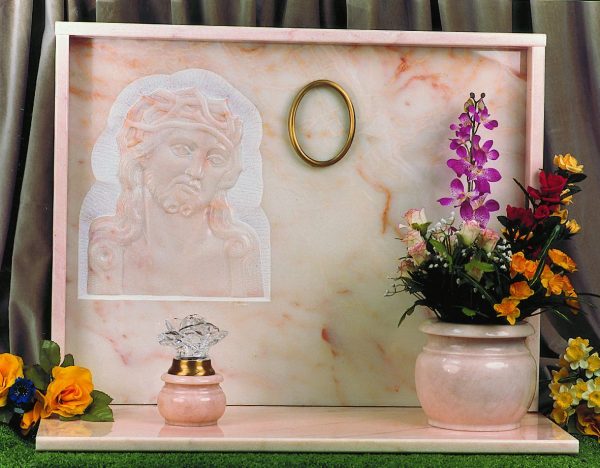 N 046 LAPIDE MARMO ROSE' CON SCULTURA CRISTO SPINE